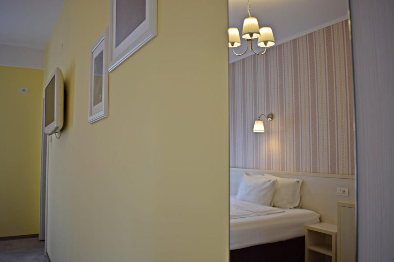 French Boutique Hotel Brasov Ngoại thất bức ảnh