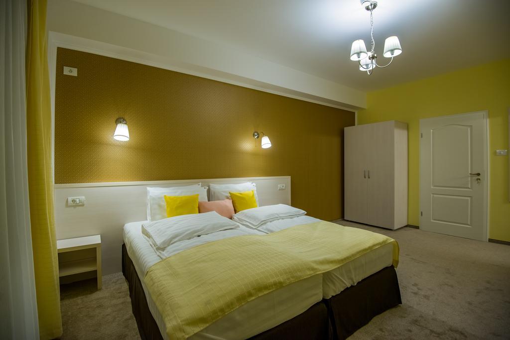French Boutique Hotel Brasov Ngoại thất bức ảnh