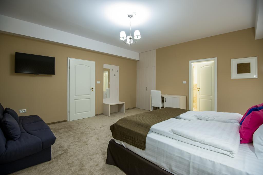 French Boutique Hotel Brasov Ngoại thất bức ảnh