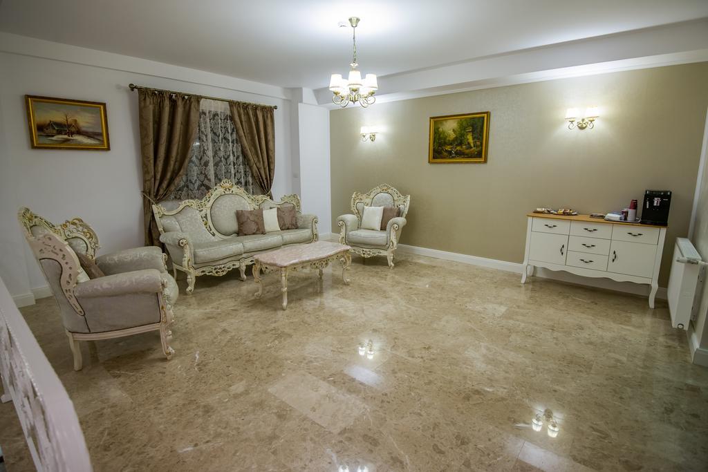 French Boutique Hotel Brasov Ngoại thất bức ảnh