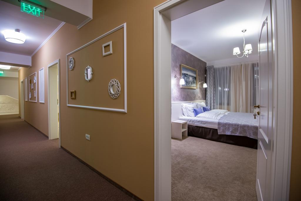 French Boutique Hotel Brasov Ngoại thất bức ảnh