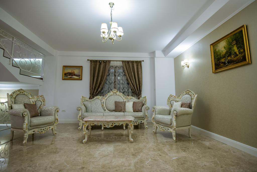 French Boutique Hotel Brasov Ngoại thất bức ảnh