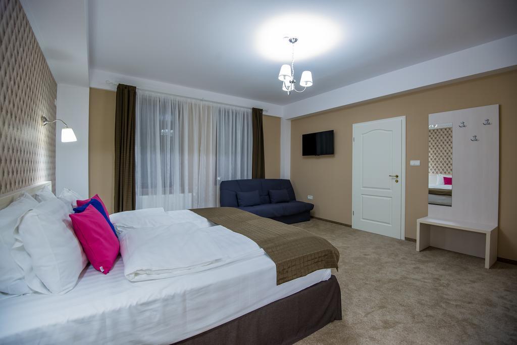 French Boutique Hotel Brasov Ngoại thất bức ảnh