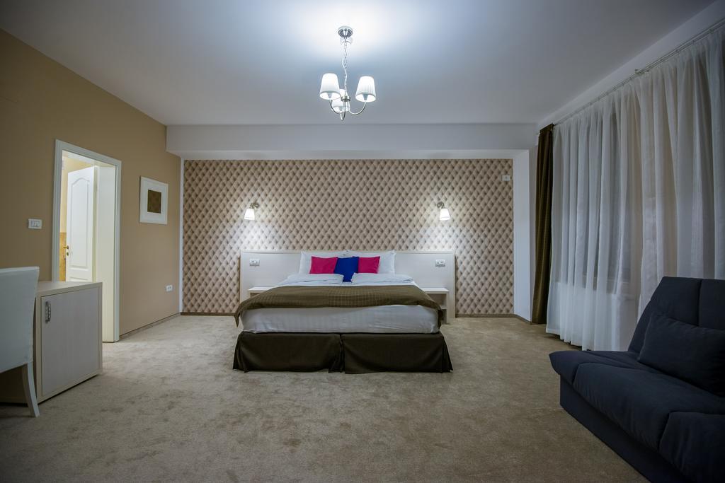 French Boutique Hotel Brasov Ngoại thất bức ảnh