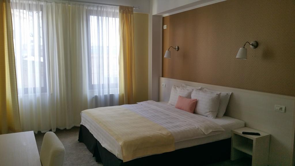 French Boutique Hotel Brasov Ngoại thất bức ảnh
