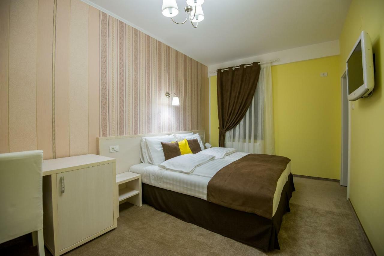 French Boutique Hotel Brasov Ngoại thất bức ảnh