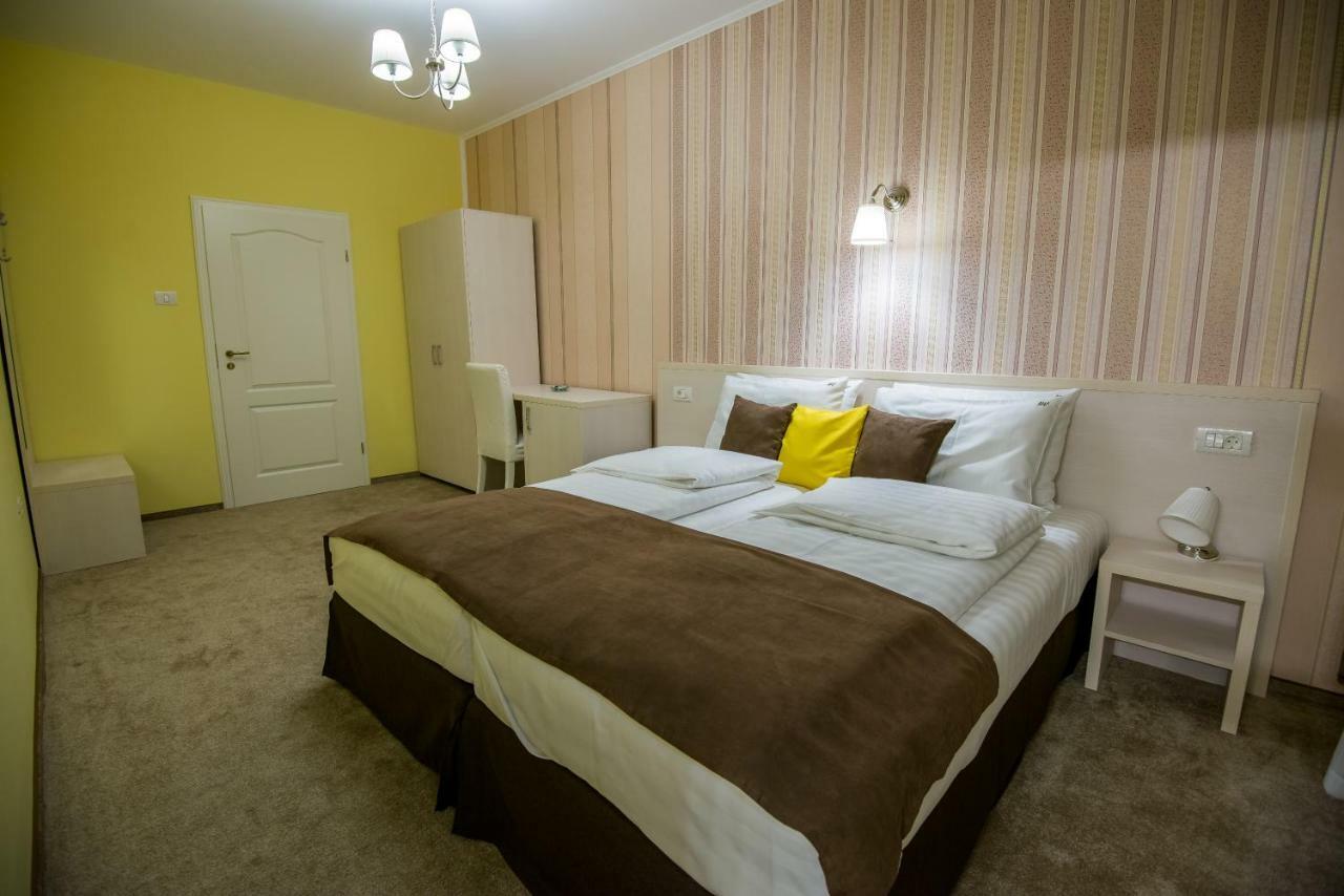 French Boutique Hotel Brasov Ngoại thất bức ảnh