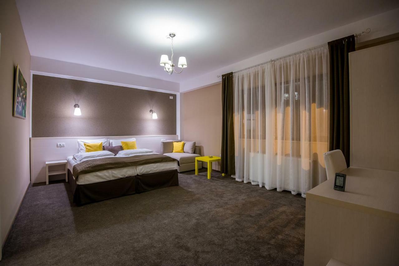 French Boutique Hotel Brasov Ngoại thất bức ảnh