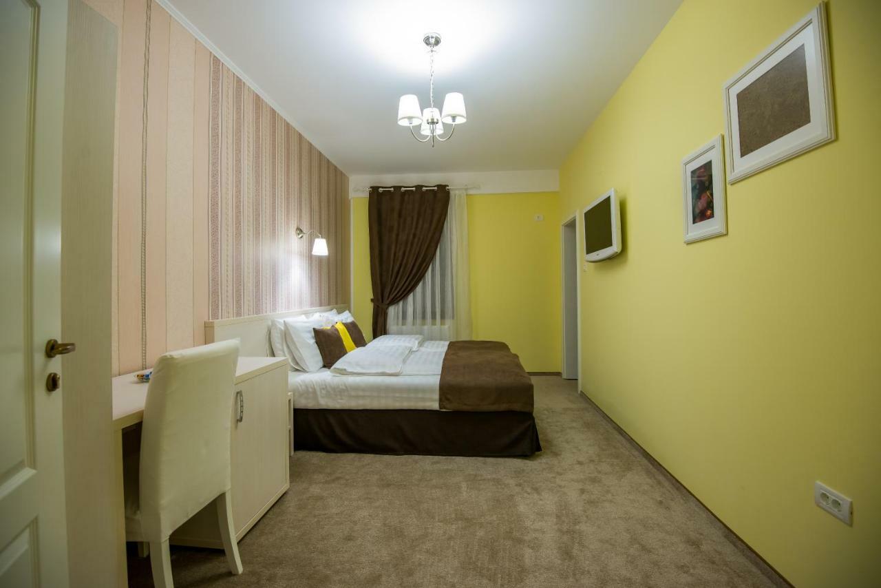 French Boutique Hotel Brasov Ngoại thất bức ảnh